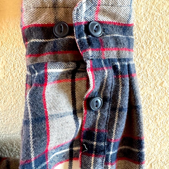 Boys 10 long sleeve button up - Picture 2 of 6